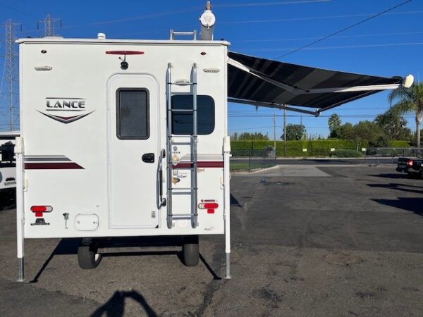 Used 2020 Lance 850 - Image 4