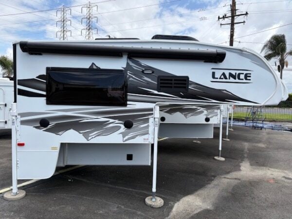 2026 Lance 650 - Image 4