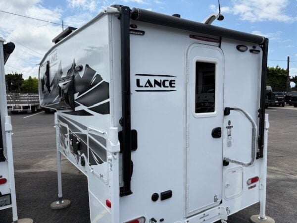2026 Lance 650 - Image 2